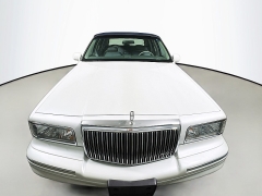 Used 1996  Lincoln Town Car 4d Sedan Signature at Graham Auto Mall near Mansfield, OH