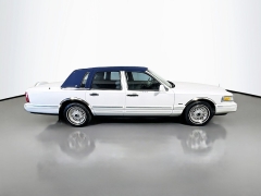 Used 1996  Lincoln Town Car 4d Sedan Signature at Graham Auto Mall near Mansfield, OH