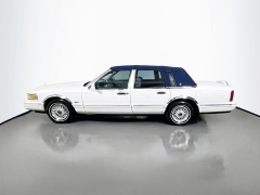 Used 1996  Lincoln Town Car 4d Sedan Signature at Graham Auto Mall near Mansfield, OH