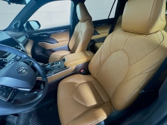 Used 2021  Toyota Highlander Hybrid Platinum AWD at Dutro Auto near Zanesville, OH