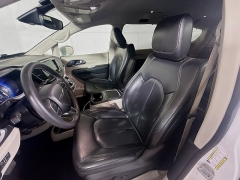 Used 2022  Chrysler Pacifica Touring L FWD at Graham Auto Mall near Mansfield&comma; OH