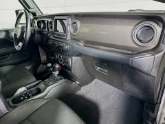 Used 2018  Jeep Wrangler Unlimited 4d SUV 4WD Sahara at Dutro Auto near Zanesville, OH