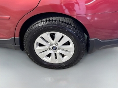 Used 2017  Subaru Outback 4d SUV 2&period;5i Premium at Graham Auto Mall near Mansfield&comma; OH