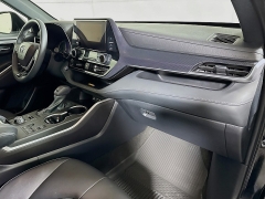 Used 2024  Toyota Highlander XSE AWD at Graham Auto Mall near Mansfield&comma; OH