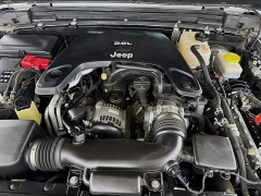 Used 2018  Jeep Wrangler Unlimited 4d SUV 4WD Sahara at Dutro Auto near Zanesville, OH