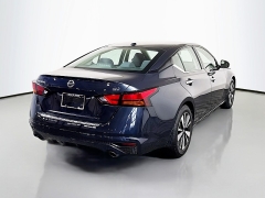 Used 2020  Nissan Altima 4d Sedan FWD 2.5L SV at Dutro Auto near Zanesville, OH