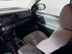 Used 2019  Toyota Tacoma 4WD Double Cab SR5 at Graham Auto Mall near Mansfield&comma; OH