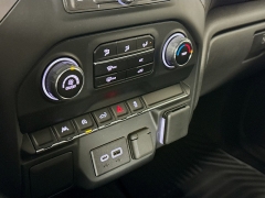 Used 2022  Chevrolet Silverado 1500 4WD Crew Cab 147" Custom at Graham Auto Mall near Mansfield&comma; OH