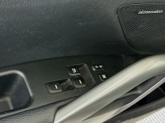 Used 2015  Hyundai Veloster 3d Coupe Auto at Graham Auto Mall near Mansfield&comma; OH