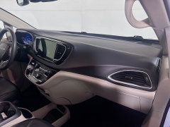 Used 2022  Chrysler Pacifica Touring L FWD at Graham Auto Mall near Mansfield&comma; OH