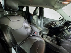 Used 2019  Jeep Cherokee 4d SUV 4WD Latitude Plus 2&period;4L at Graham Auto Mall near Mansfield&comma; OH