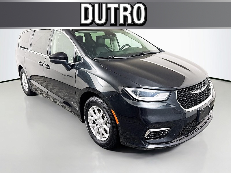 Used 2023  Chrysler Pacifica Touring L FWD at Dutro Auto near Zanesville&comma; OH