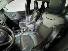 Used 2019  Jeep Cherokee 4d SUV 4WD Latitude Plus 2&period;4L at Graham Auto Mall near Mansfield&comma; OH