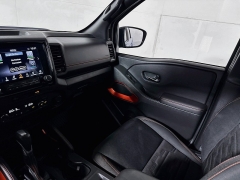 Used 2024  Nissan Frontier Crew Cab 4x4 PRO-4X at Dutro Auto near Zanesville&comma; OH
