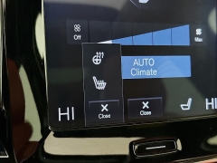 Used 2019  Volvo XC40 4d SUV AWD T5 Momentum at Graham Auto Mall near Mansfield&comma; OH