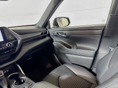 Used 2024  Toyota Highlander XSE AWD at Graham Auto Mall near Mansfield&comma; OH