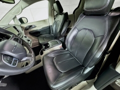 Used 2023  Chrysler Pacifica Touring L FWD at Dutro Auto near Zanesville&comma; OH