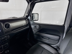 Used 2018  Jeep Wrangler Unlimited 4d SUV 4WD Sahara at Dutro Auto near Zanesville, OH