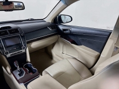 Used 2013  Toyota Camry 4d Sedan XLE at Dutro Auto near Zanesville&comma; OH