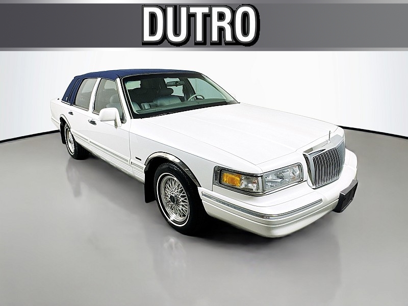 Used 1996  Lincoln Town Car 4d Sedan Signature at Dutro Auto near Zanesville, OH