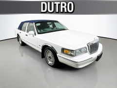 Used 1996  Lincoln Town Car 4d Sedan Signature at Graham Auto Mall near Mansfield, OH