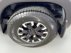 Used 2024  Nissan Frontier Crew Cab 4x4 PRO-4X at Dutro Auto near Zanesville&comma; OH