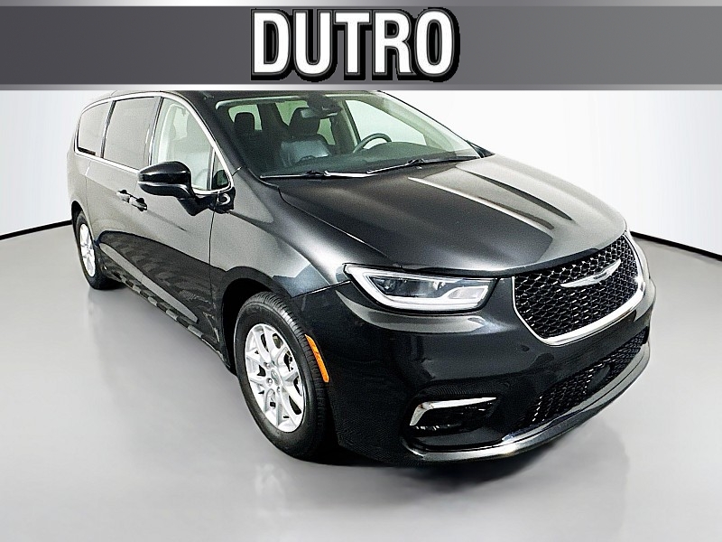 Used 2023  Chrysler Pacifica Touring L FWD at Dutro Auto near Zanesville, OH