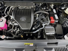 Used 2024  Toyota Highlander XSE AWD at Graham Auto Mall near Mansfield&comma; OH