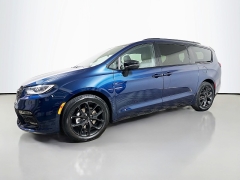 Used 2025  Chrysler Pacifica Limited FWD at Graham Auto Mall near Mansfield&comma; OH
