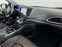 Used 2025  Chrysler Pacifica Limited FWD at Dutro Auto near Zanesville&comma; OH