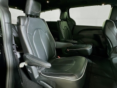 Used 2025  Chrysler Pacifica Limited FWD at Dutro Auto near Zanesville&comma; OH