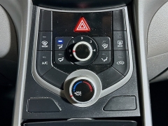 Used 2015  Hyundai Elantra 4d Sedan SE Auto at Dutro Auto near Zanesville&comma; OH