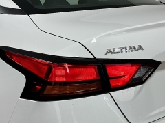 Used 2022  Nissan Altima 2.5 SR Sedan at Graham Auto Mall near Mansfield, OH