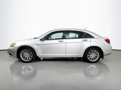 Used 2012  Chrysler 200 4d Sedan Limited at Dutro Auto near Zanesville&comma; OH