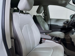 Used 2017  Chrysler Pacifica 4d Wagon Touring-L at Dutro Auto near Zanesville&comma; OH