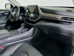 Used 2023  Toyota Highlander XLE AWD at Graham Auto Mall near Mansfield, OH