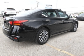 Used 2025  Nissan Altima SV FWD at Dutro Auto near Zanesville&comma; OH