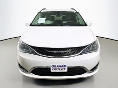Used 2017  Chrysler Pacifica 4d Wagon Touring-L at Dutro Auto near Zanesville&comma; OH