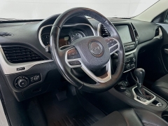 Used 2017  Jeep Cherokee 4d SUV 4WD Trailhawk I4 at Dutro Auto near Zanesville&comma; OH