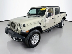 Used 2020  Jeep Gladiator Crew Cab Sport S at Dutro Auto near Zanesville&comma; OH