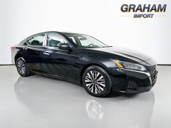  2024 Nissan Altima 2&period;5 SV Sedan at Dutro Auto near Zanesville&comma; OH