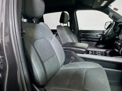 Used 2021  Ram 1500 4WD Big Horn Crew Cab 5'7" Box at Dutro Auto near Zanesville&comma; OH