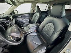 Used 2023  Toyota Highlander Hybrid XLE AWD at Graham Auto Mall near Mansfield, OH