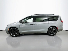 Used 2021  Chrysler Pacifica Touring L AWD at Dutro Auto near Zanesville&comma; OH