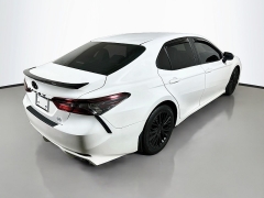 Used 2018  Toyota Camry 4d Sedan SE at Dutro Auto near Zanesville&comma; OH