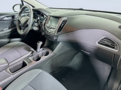 Used 2017  Chevrolet Cruze 4d Hatchback LT Auto at Dutro Auto near Zanesville&comma; OH