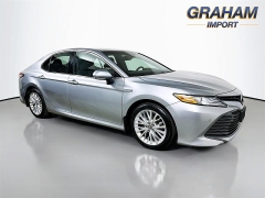Used 2018  Toyota Camry Hybrid 4d Sedan SE at Dutro Auto near Zanesville&comma; OH