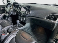Used 2020  Jeep Cherokee 4d SUV 4WD Latitude Plus 2&period;4L at Dutro Auto near Zanesville&comma; OH