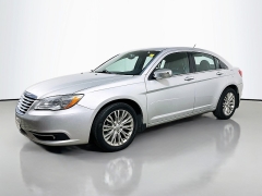 Used 2012  Chrysler 200 4d Sedan Limited at Dutro Auto near Zanesville&comma; OH