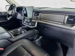 Used 2024  Ford Expedition XLT 4x4 at Graham Auto Mall near Mansfield&comma; OH